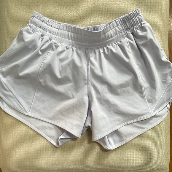 Hotty Hot Low-Rise Lined Short 4" Serene Blue EUC Size 6 no rips tears or stains - Picture 3 of 11